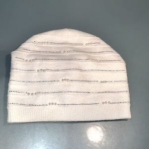 Luxury white hat embellished with pearls and rhinestones- part Cashmere